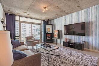 3250 NE 1st Ave, Unit 719 in Miami, FL - Building Photo - Building Photo