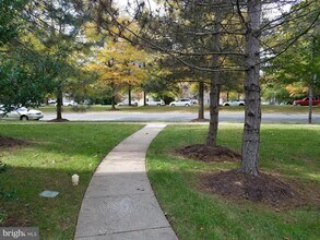 21227 Delevan Way in Germantown, MD - Building Photo - Building Photo