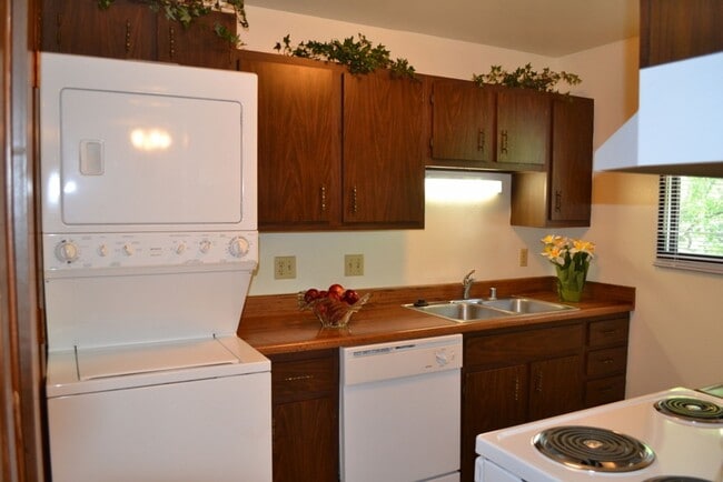 3964 S Tara Hill Dr in Greenfield, WI - Building Photo - Building Photo