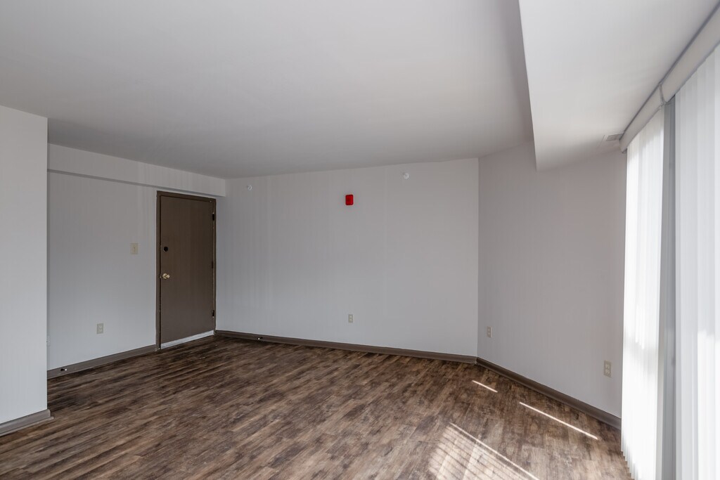 Parkside Landing Apartments in Rockville, MD