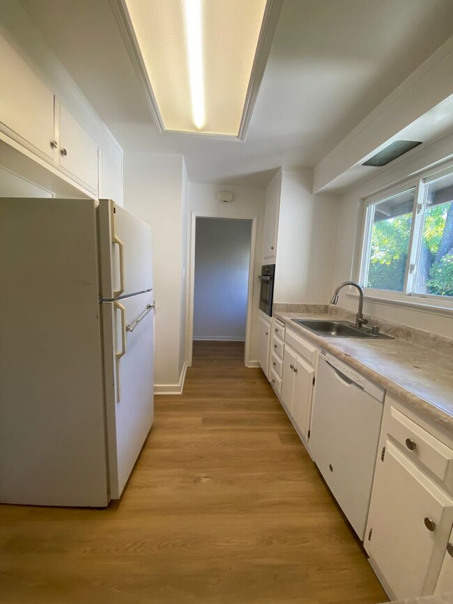 1562 Oakroyal Dr in Concord, CA - Building Photo - Building Photo