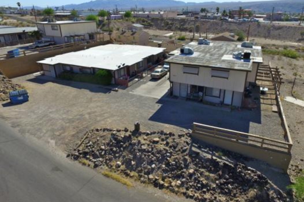 1567 Sierra Vista Dr in Bullhead City, AZ - Building Photo