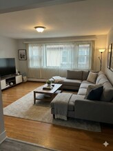 7344 W Belmont Ave in Chicago, IL - Foto de edificio - Building Photo