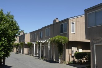 3901 Clayton Rd in Concord, CA - Building Photo - Building Photo