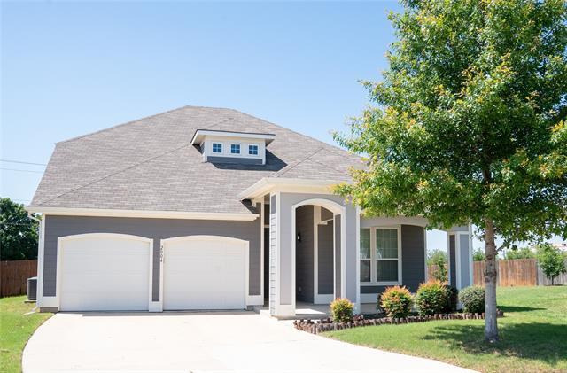 2004 Windsor Farms Dr in Denton, TX - Foto de edificio