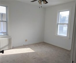 27 Dean Ave in Newport, RI - Building Photo - Building Photo