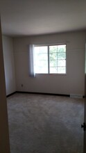 741 E Imperial Dr, Unit 741-747 in Hartland, WI - Foto de edificio - Building Photo