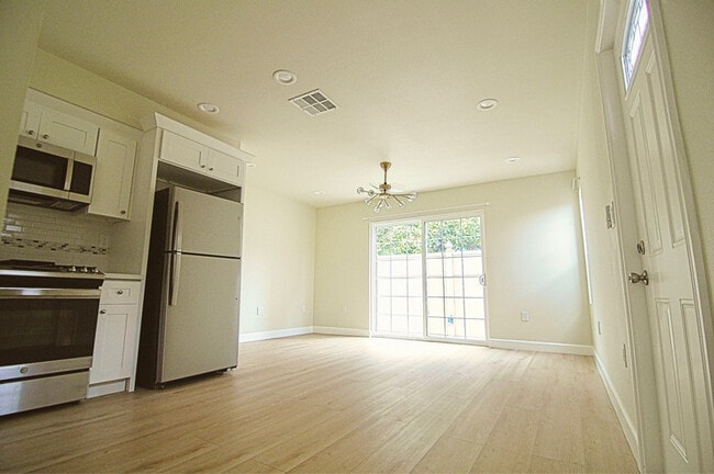 property at 2711 1/2 W Ave 32