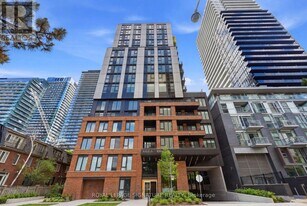 109 Erskine Ave, Unit 1111 in Toronto, ON - Building Photo