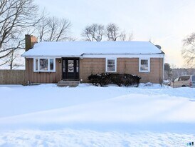 139 Little Deer Rd in Bridgeport, CT - Building Photo