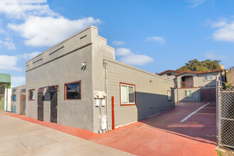 8016 MacArthur Blvd in Oakland, CA - Building Photo - Building Photo