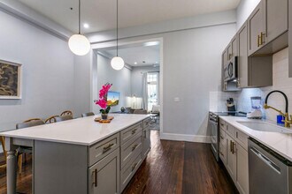 1430 St Charles Ave in New Orleans, LA - Foto de edificio - Building Photo