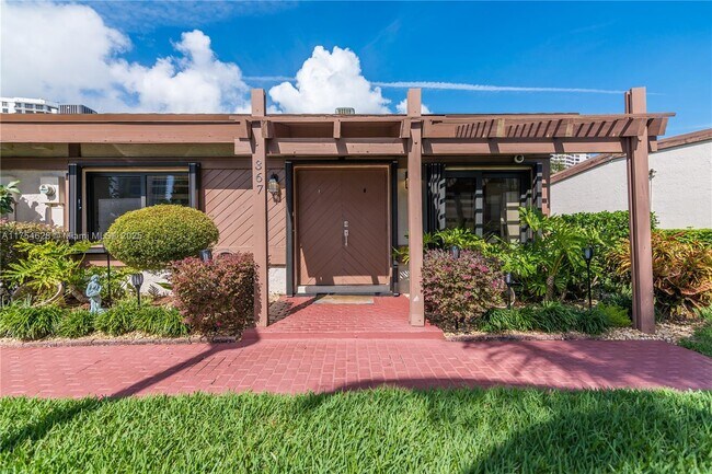 367 Leslie Dr in Hallandale Beach, FL - Building Photo - Building Photo