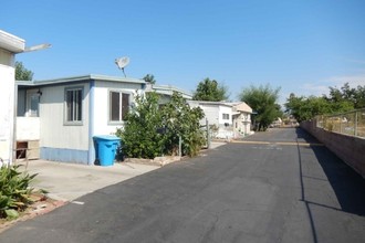 763 W Avenue L in Calimesa, CA - Foto de edificio - Building Photo