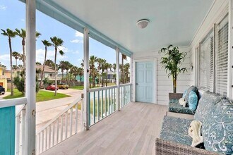 19 W Gardenia St in South Padre Island, TX - Building Photo - Building Photo