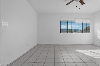 2221 N Jones Blvd in Las Vegas, NV - Building Photo - Building Photo