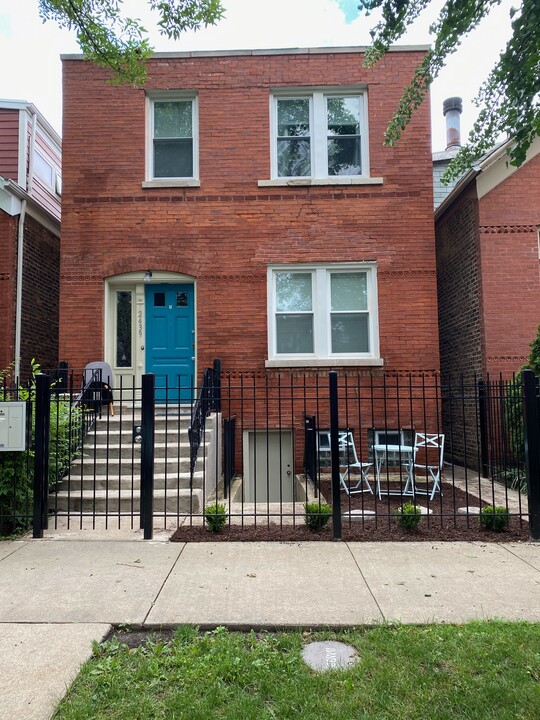 2439 W Huron St, Unit 1 in Chicago, IL - Building Photo