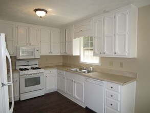 1097 Trestle Dr in Austell, GA - Building Photo - Building Photo