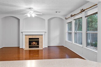 107 W Burberry Cir in Conroe, TX - Building Photo - Building Photo