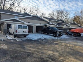 4719 Burma Rd in McFarland, WI - Foto de edificio - Building Photo