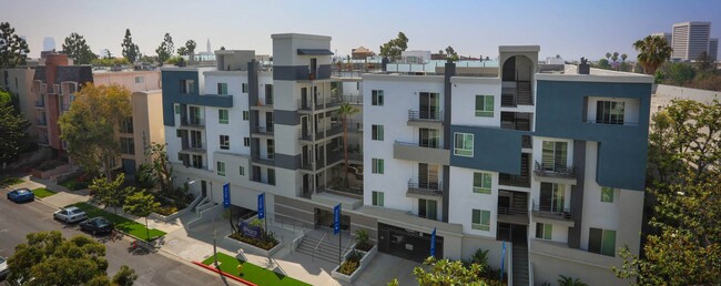 The Plaza Apartments in Los Angeles, CA - Building Photo - Building Photo