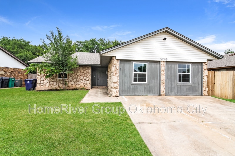 5708 S Briarwood Dr in Oklahoma City, OK - Building Photo