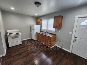 717 Ellsworth Ave in Jeannette, PA - Building Photo - Building Photo