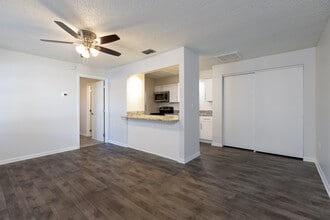 Topaz Retreat in Lakeland, FL - Building Photo - Interior Photo