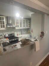 4 Monroe St, Unit 607 in Rockville, MD - Foto de edificio - Building Photo