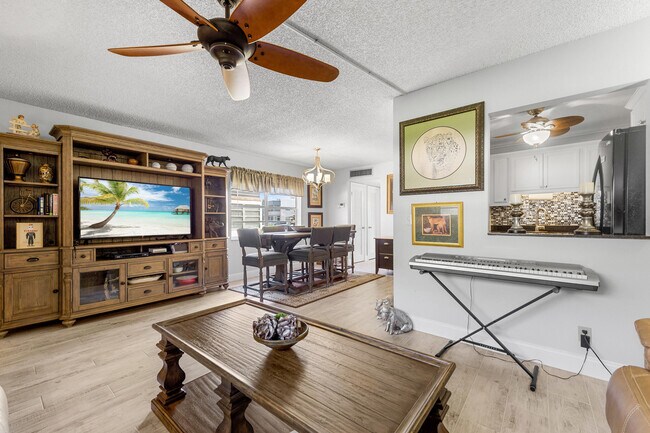 488 Burgundy P in Delray Beach, FL - Building Photo - Building Photo