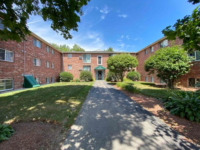 93 West St in Milford, NH - Building Photo - Building Photo