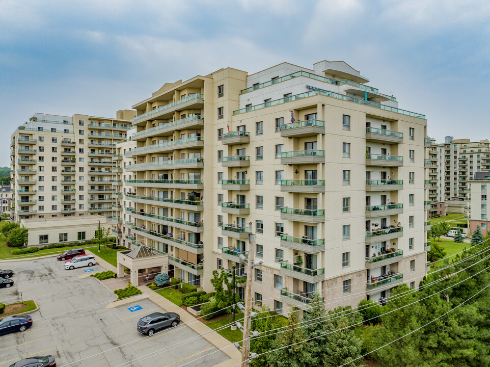 The Trillium at the Royal Gardens in Burlington, ON - Building Photo