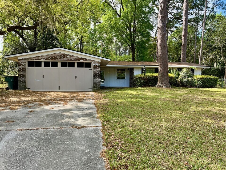 323 Willow Rd in Savannah, GA - Building Photo