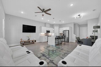 4215 Hardy St in Houston, TX - Building Photo - Building Photo