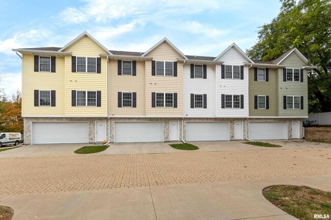 property at 220 E 37th St