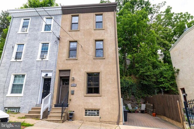 310 Burnside St in Philadelphia, PA - Building Photo - Building Photo