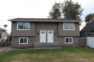 828 E Gordon Ave in Spokane, WA - Building Photo