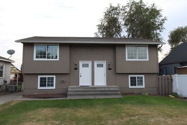 property at 828 E Gordon Ave