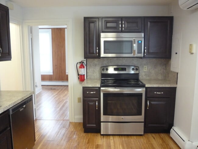 65 S 2nd St, Unit Apt. 2 in Emmaus, PA - Building Photo - Building Photo