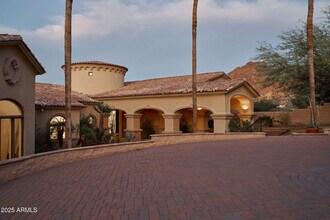 4490 E Valley Vista Ln in Paradise Valley, AZ - Building Photo - Building Photo