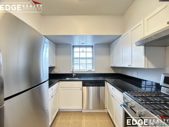 190 Lake Shore Rd, Unit 2