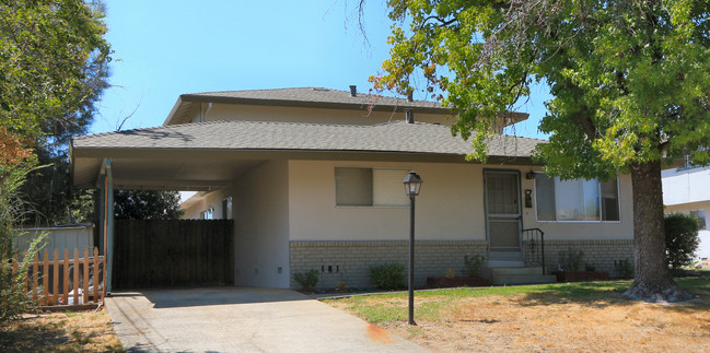 390 Wales Dr in Folsom, CA - Building Photo - Building Photo