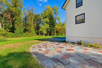 39 Cox Ave in Armonk, NY - Building Photo - Building Photo