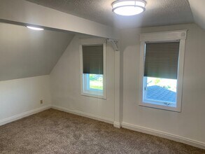 1922 Jefferson St NE, Unit 2 - Upper in Minneapolis, MN - Building Photo - Building Photo