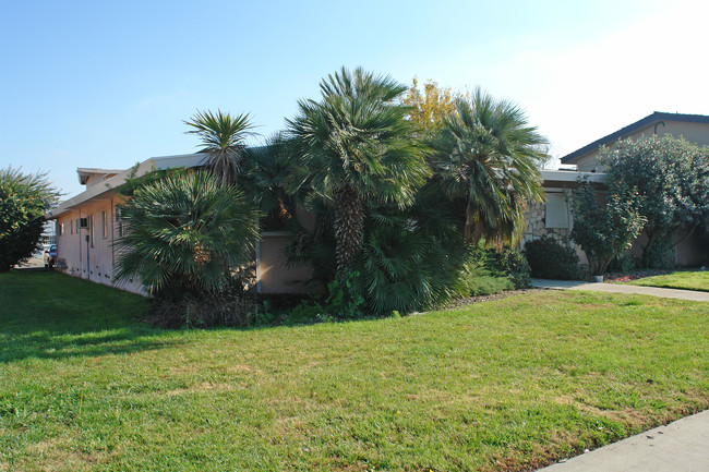 1108 S Shady St in Visalia, CA - Building Photo - Building Photo