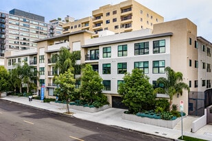 Kingsley Diplomat Apartments in Los Angeles, CA - Building Photo