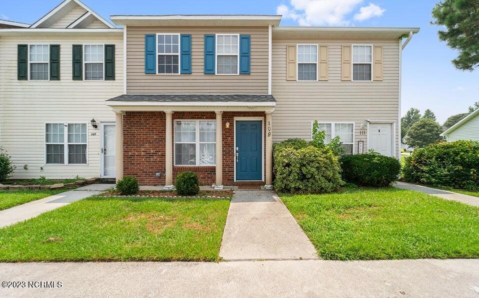 109 Timberlake Trail in Jacksonville, NC - Foto de edificio