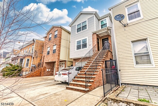 241 Franklin St-Unit -2 in Elizabeth, NJ - Building Photo - Building Photo