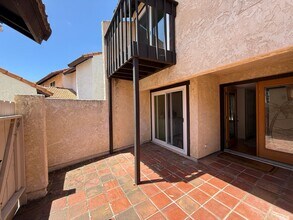 2066 Avenue of the Trees in Carlsbad, CA - Building Photo - Building Photo