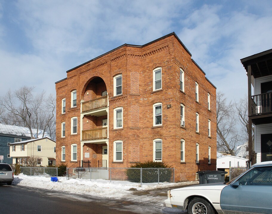 114 Mather St in Hartford, CT - Foto de edificio